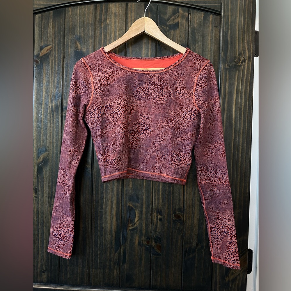 Lululemon - Crop long sleeve tee